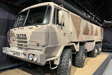 Tatra 815-6 8x8 Liwa PETRA - cisterna na palivo (1997)