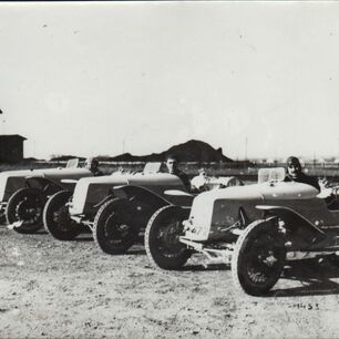 Závodní Tatry 11, připravené na závod Targa Florio, foceno 1924
