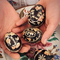 Neobvyklá velikonoční výstava ukazuje jeden z nejstarších souborů velikonočních vajec